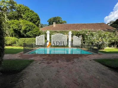 Casa com 8 Quartos à venda, 11228m² no Centro, Petrópolis