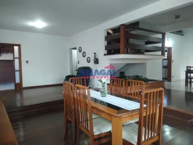Sobrado com 3 Quartos à venda, 342m² no Jardim Santa Maria, Jacareí