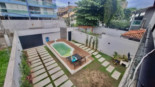 Sobrado com 3 Quartos para alugar, 225m² no Praia do Pecado, Macaé