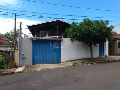 Casa com 4 Quartos para alugar, 360m² no Centro, Araraquara