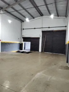 Galpão/Depósito/Armazém para alugar, 300m² no Aquilles Sthengel, Londrina