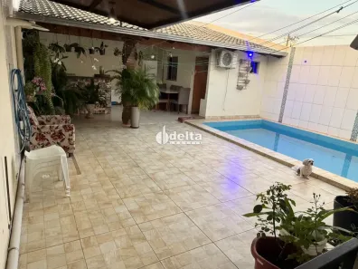 Casa com 4 Quartos à venda, 120m² no Loteamento Residencial Pequis, Uberlândia
