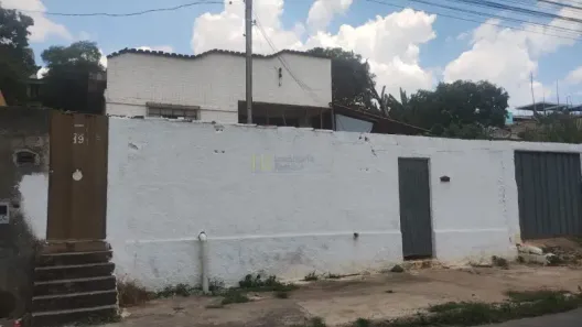 Casa com 3 Quartos à venda, 720m² no Jardim Laguna, Contagem