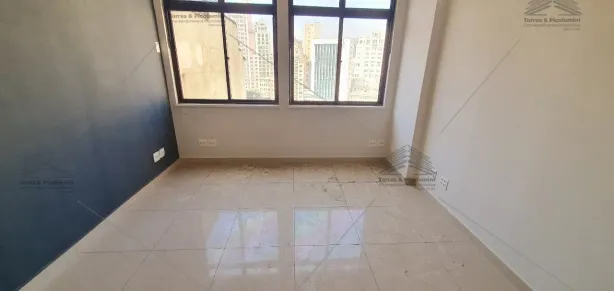 Sala Comercial à venda, 100m² no República, São Paulo