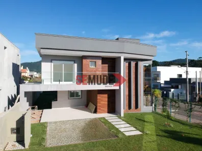 Casa com 3 Quartos à venda, 212m² no São João do Rio Vermelho, Florianópolis
