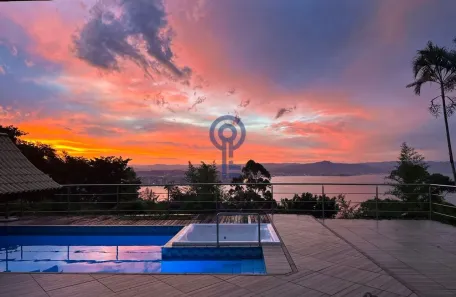 Casa com 4 Quartos para alugar, 410m² no Centro, Florianópolis
