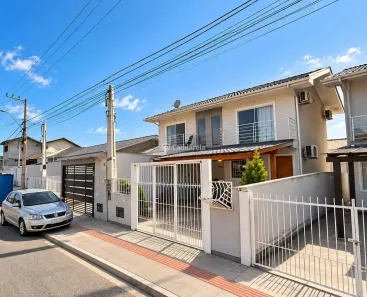Sobrado com 2 Quartos à venda, 67m² no Alto Aririú, Palhoça
