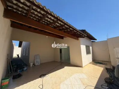 Casa com 3 Quartos para alugar, 250m² no Santa Rosa, Uberlândia