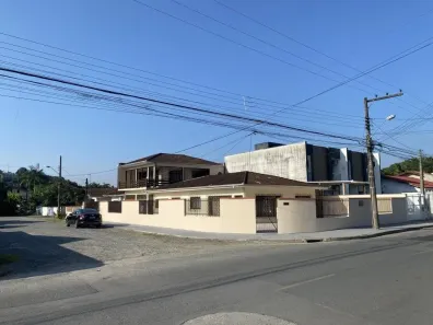Casa com 6 Quartos à venda, 249m² no Petrópolis, Joinville