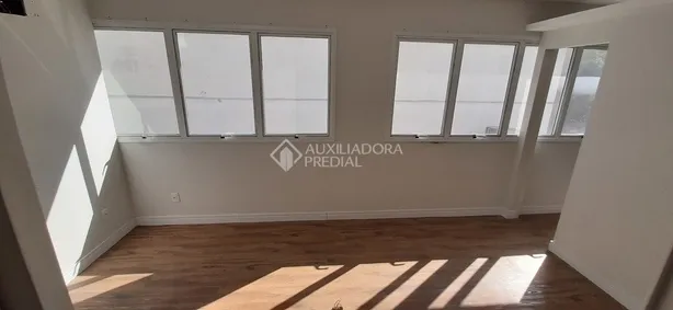 Sala Comercial à venda, 34m² no Menino Deus, Porto Alegre
