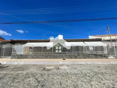 Casa com 4 Quartos à venda, 270m² no Grageru, Aracaju