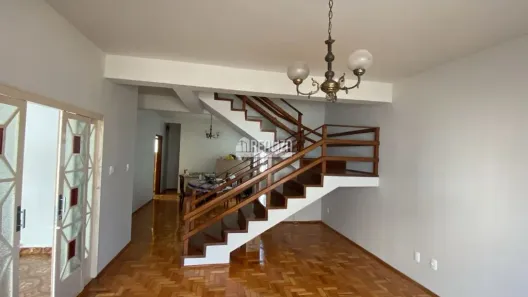 Casa com 6 Quartos para alugar, 220m² no Fabrício, Uberaba