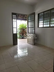 Casa com 3 Quartos à venda, 220m² no Santa Mônica, Uberlândia