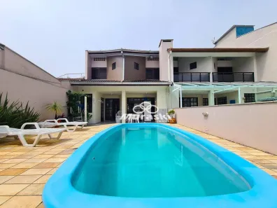 Sobrado com 4 Quartos para alugar, 169m² no Centro, Guaratuba