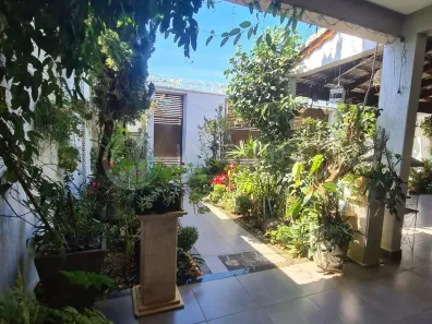 Casa com 5 Quartos à venda, 300m² no Itamaraty, Anápolis