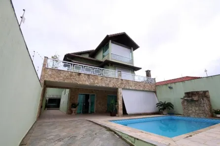 Sobrado com 5 Quartos à venda, 360m² no Centro, Peruíbe