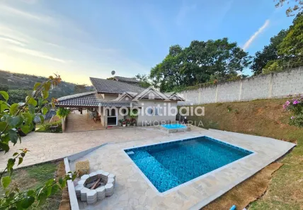 Fazenda/Sítio com 4 Quartos à venda, 200m² no Jardim Estância Brasil, Atibaia
