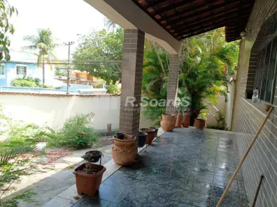 Casa com 3 Quartos à venda, 244m² no Jardim Sulacap, Rio de Janeiro