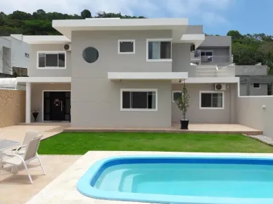 Casa com 3 Quartos para alugar, 10m² no Canasvieiras, Florianópolis