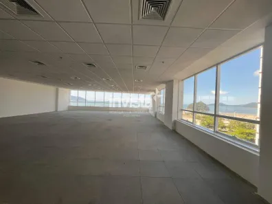 Sala Comercial para alugar, 230m² no José Menino, Santos
