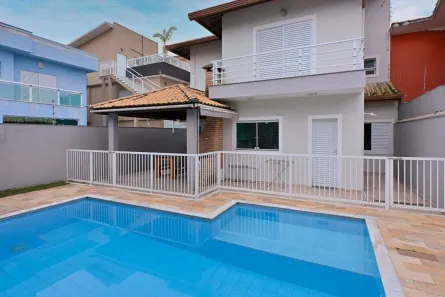 Sobrado com 3 Quartos à venda, 177m² no Centro, Peruíbe