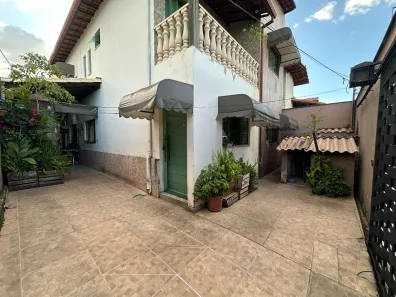 Casa com 4 Quartos à venda, 300m² no Alvorada, Contagem