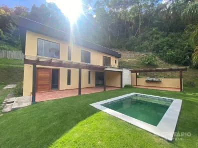 Casa com 5 Quartos à venda, 300m² no Itaipava, Petrópolis