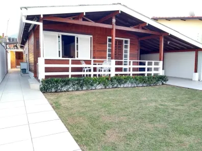 Casa com 5 Quartos à venda, 195m² no Balneário Stella Maris, Peruíbe