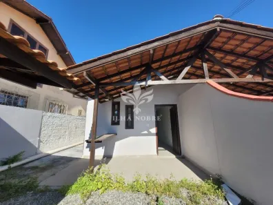 Casa com 2 Quartos para alugar, 180m² no Carianos, Florianópolis