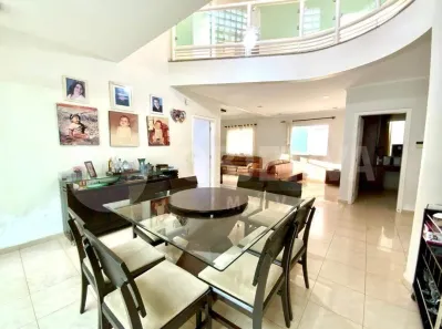 Casa com 4 Quartos para alugar, 333m² no Jardim Karaíba, Uberlândia