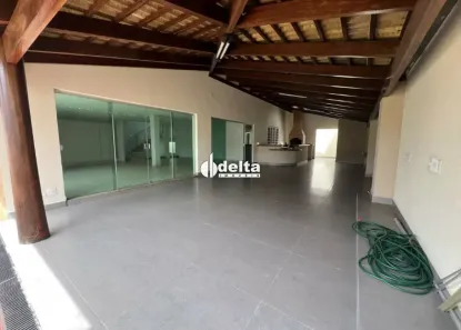 Casa com 4 Quartos para alugar, 340m² no Jardim Karaíba, Uberlândia