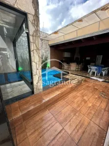Casa com 3 Quartos para alugar, 238m² no Jardim Inconfidência, Uberlândia