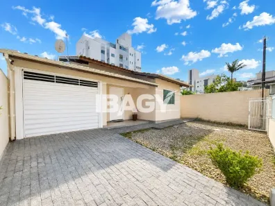 Casa com 3 Quartos para alugar, 117m² no Pagani, Palhoça
