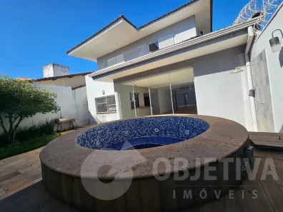 Casa com 4 Quartos para alugar, 300m² no Jardim Karaíba, Uberlândia