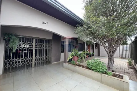 Casa com 3 Quartos à venda, 200m² no Floresta, Cascavel