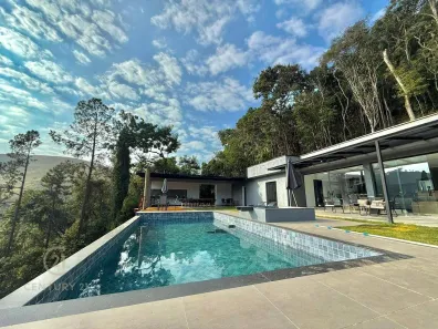 Fazenda/Sítio com 3 Quartos à venda, 227m² no Itaoca, Guararema