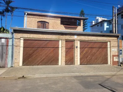 Sobrado com 4 Quartos à venda, 326m² no Vila Bandeirantes, São José dos Campos