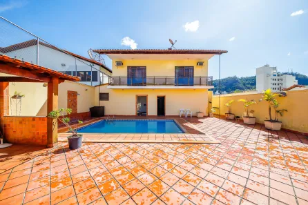 Casa com 4 Quartos à venda, 510m² no São Mateus, Juiz de Fora