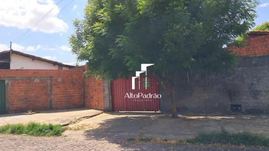 Casa com 2 Quartos à venda, 212m² no Matadouro, Teresina