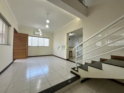 Sobrado com 3 Quartos à venda, 200m² no Jardim América, Bauru