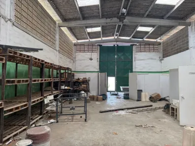 Galpão/Depósito/Armazém à venda, 220m² no Recreio Ipitanga, Lauro de Freitas