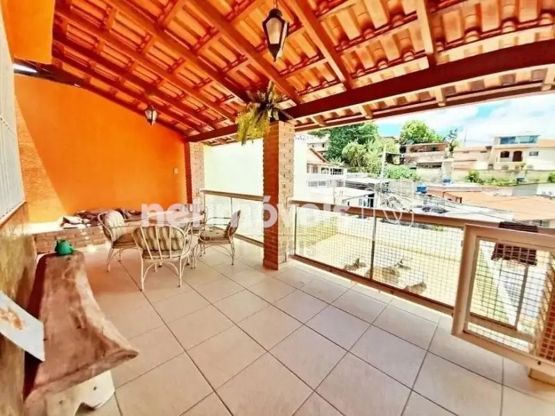 Casa com 3 quartos — Caiçaras, Belo Horizonte