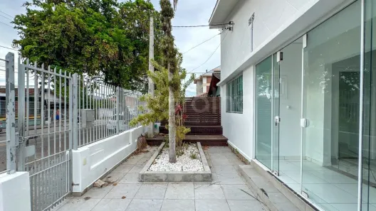 Casa com 3 Quartos à venda, 200m² no Balneário, Florianópolis