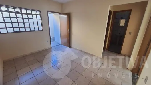 Casa com 2 Quartos para alugar, 55m² no Santa Mônica, Uberlândia