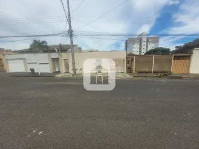 Casa com 2 Quartos para alugar, 45m² no Tibery, Uberlândia