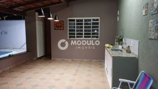 Casa com 3 Quartos à venda, 150m² no Jardim Patrícia, Uberlândia