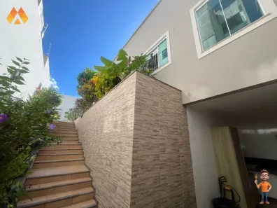 Casa com 3 Quartos à venda, 221m² no Lagoa, Macaé
