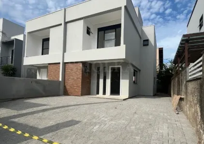 Casa com 3 Quartos à venda, 136m² no Carianos, Florianópolis