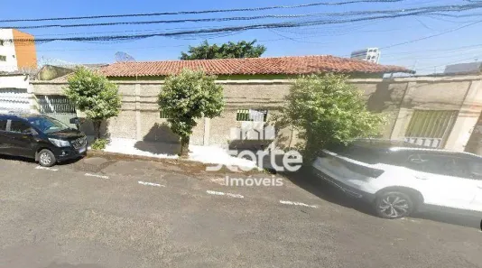 Imóvel Comercial com 4 Quartos à venda, 230m² no Santa Mônica, Uberlândia