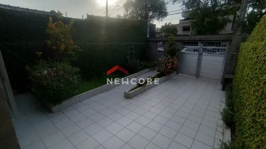 Sobrado com 2 Quartos à venda, 250m² no Parque Bitaru, São Vicente